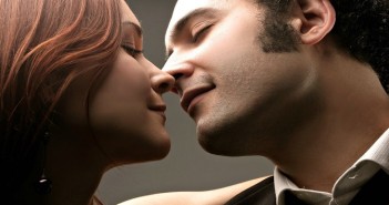romantic-couple-kissi