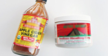 Bread-and-apple-cider-vinegar-mask (1)