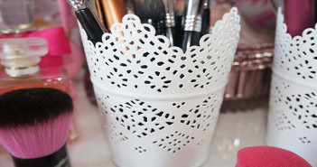 Pen-holder-for-lip-liners