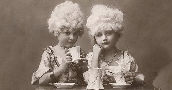 Powdered-Wigs[1]