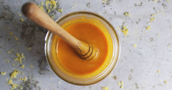 Turmeric-and-Honey-paste